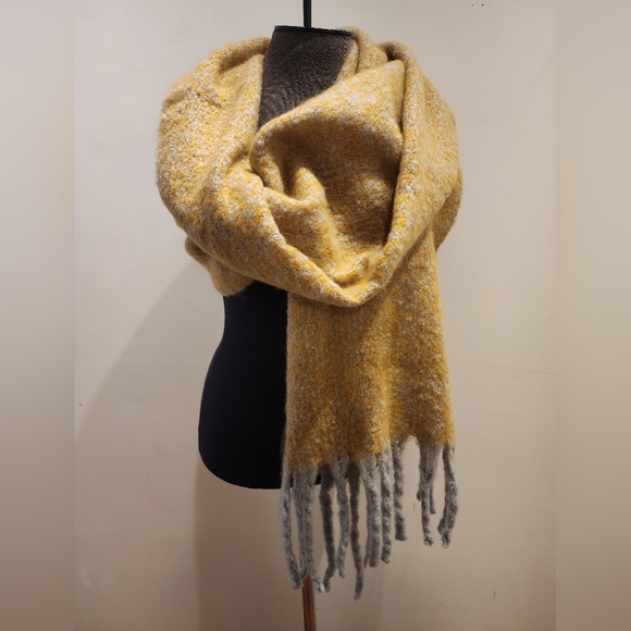 Beautiful long Scarf/Shawl by Picabo - Picture 2 of 5